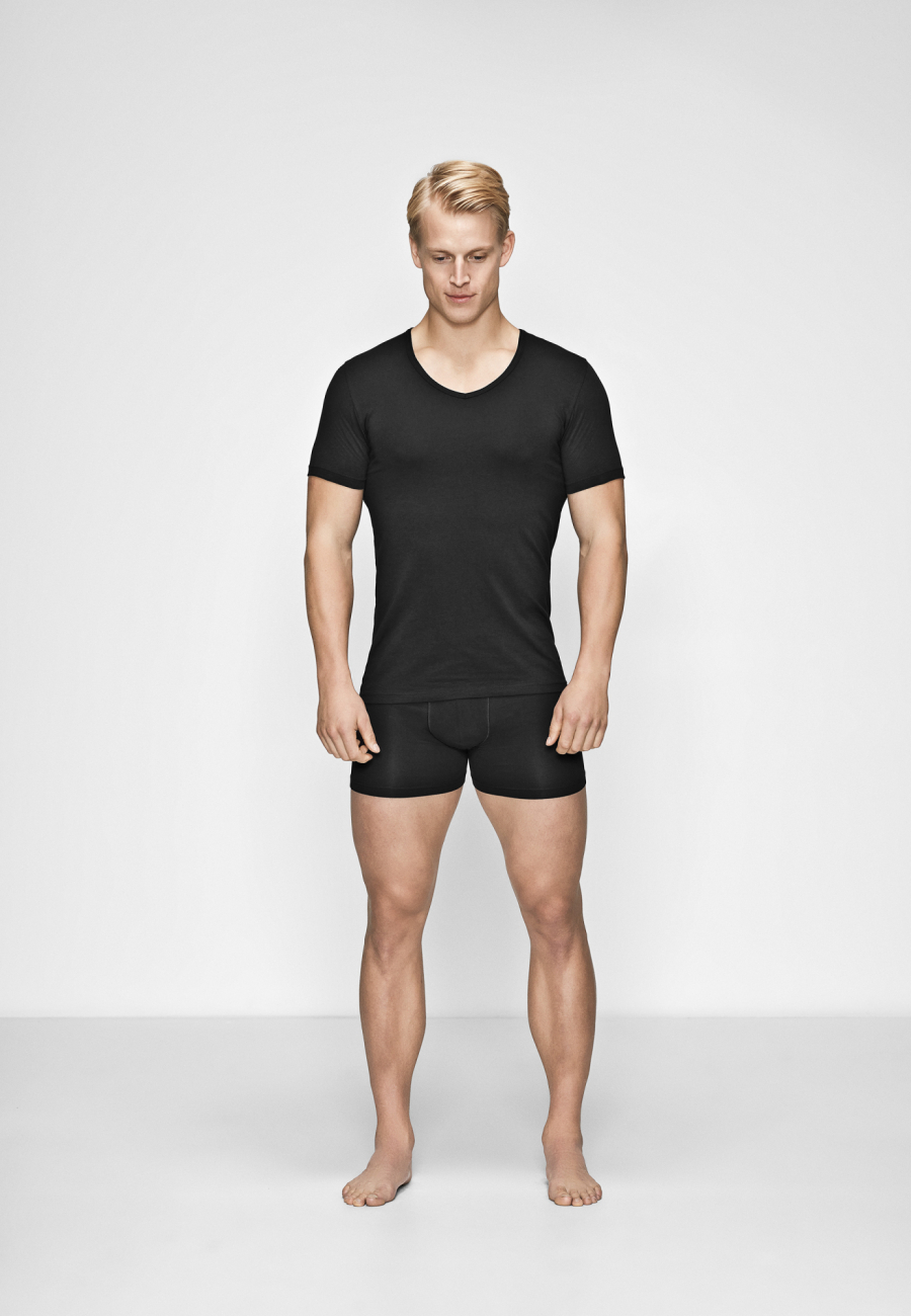 Undertrøje v-hals | Økologisk bomuld | Sort -JBS of Denmark Men